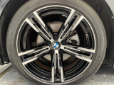 BMWならではの卓越した走りを支えるホイールと足回りです!日本車の走りに慣れている方にもぜひ体感して頂きたいほど、高いレベルでまとまっています!
