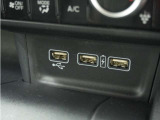 ◆USBチャージャー◆使いやすい場所に装備されています。