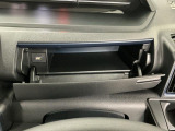 【インパネアッパーボックス】サッと取り出せてサッとしまえる、運転席の目の前にはボックスが装備されております!薄型のボックスティッシュなど収納可能☆