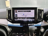 日産オリジナルナビゲーション(MM523D-L)装着車♪インパネにマッチするデザインに加え、10インチの大画面なので地図が大きく見え、操作性を高めます☆