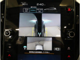 左右のサイドカメラ映像を同時に表示し、車両周囲の死角をしっかりカバー。狭い道や駐車時の接触リスクを減らし、安心して操作できる視界を確保します。