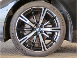 BMW純正アルミホイールです。納車時にはアルミホイールコーティングも承っております!是非ご検討下さいませ。