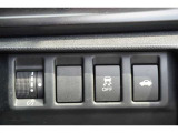 運転席からトランクを開けられる、便利なトランクオープナースイッチを装備しています☆