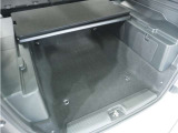◆荷室用ユーティリティボード◆荷室を分割して有効活用でき反転させれば濡れたアイテムを載せれます。