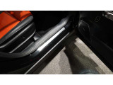 メルセデスジャパンが定めるサーティファイドカー(認定中古車)として登録を致しますので、納車時にはタイヤやバッテリー等も規定以下の数値であれば、整備代金を頂かず、無償で交換となります。ご安心下さい。
