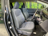 運転席まわりには十分なスペースがあり、大柄な方でもゆったり運転していただける環境です。
