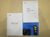 取扱説明書も一式完備♪メンテナンスノートは中古車の健康診断簿。今までの整備歴が確認できる安心アイテムです。もちろん電動ウインチのリモコンもついています。