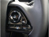 運転中、オーディオの操作をしてて、ハッとしたことはありませんか?ステアリングスイッチは、運転中でもハンドルでオーディオの操作が可能です。