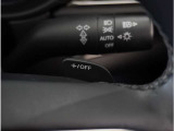 【ステアリングシフトスイッチ】ハンドルから手を離さずに素早くシフトアップ&ダウンができます。お近くの広島マツダまでお越しください。