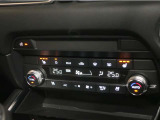 ステアリングヒーター、運転席と助手席にはシートヒーターがついておりますので、冬場でも快適にお過ごしいただけます。