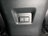 アクセサリーソケットや、携帯の充電などに便利な充電用USBポート(USB Type-C)を装備!車内にあると便利なアイテムのひとつですね