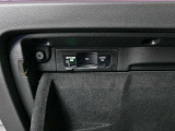 ETCユニットがグローブBOX内に収まっています。