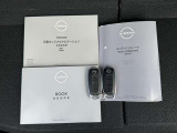 整備手帳&保証書、車両&ナビ取扱説明書。
