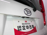 【バックカメラ】 駐車時に車両後方の様子を見ることができるので、運転の不安を軽くします。
