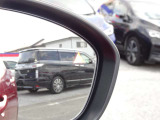 「後側方車両検知警報」付き。斜め後ろから近づく車両を検知したら、ミラーにマークが光り知らせてくれます☆
