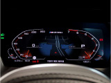 【BMWライブ・コックピット】コントロール・ディスプレイとインスツルメント・ディスプレイから構成されるディスプレイ・ネットワークにすべての情報がより分かりやすく表示されます。
