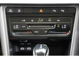 【エアコン】2ゾーンフルオートエアコンディショナー(運転席/助手席)になっております。暑がりの方と寒がりの方が同席しても大丈夫です。タッチスライダー操作。