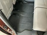 しっかりと汚れ、砂ぼこりを落とし足元まで清潔な車内空間を作り上げております♪