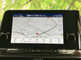 先進のナビゲーションシステムで、目的地への道案内をサポート。洗練されたデザインは、インテリア全体の印象を格上げし、快適なドライブを演出します。