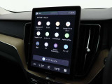 縦型11.2インチのタッチパネル式ディスプレイはカーナビ、運転支援システムや空調、オーディオの設定もこの画面を介して行います。電話のほか、エアコン、シートコントロール、車両設定などもえます。