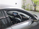 Audiのインテリアは厳選素材を緻密に作りこんだ美しい個々のパーツを、衝撃にも耐えうるよう丁寧に組み上げて、構成されています。見た目に美しく、そして機能的でもあること。これこそがAudiのインテリアの伝統です