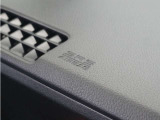 ◆助手席エアバッグ◆SRSエアバッグは、シートベルトだけでは防ぎきれない衝突時の衝撃から乗員を守るための安全装置。衝突時に瞬時に膨らみ、頭部や胸部がダッシュボードに直接衝突するのを防ぎます。