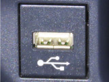 USB端子を装備しております。
