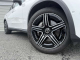 メルセデス・ベンツの定める厳しい基準をクリアしたお車のみをご案内させて頂きます。納車前整備はメーカー規定に基づき最大100項目にも及ぶ点検を熟練のメカニックによって行いご納車させて頂きます。