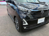 ヘッドライトはLEDで夜間も明るく照らしてくれます!対向車を避けて自動でハイビームの切り替えをしてくれます!