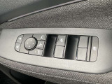 パワーウインドウスイッチです。運転席はオート機能付きです。