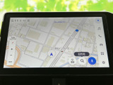 鮮明な地図表示で、現在地の確認やルート検索が簡単に行えます。スムーズなナビゲーションで、目的地への道案内をサポートします。