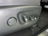 パワーシート搭載。微妙な調整が手軽にでき、ピッタリのポジションで運転することが可能です。