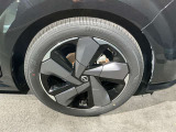 純正アルミホイールで、愛車をもっとカッコよく自動車メーカーが直接扱う純正アルミホイール。車種にマッチしたデザインで、愛車の個性を際立たせます。安全性や耐久性にも優れ、安心して使用できます。