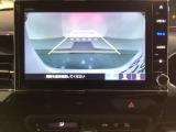 バックでの車庫入れも安心です!リアカメラが付いているバックモニター付のナビを装備しております。操作線もついており距離感も画面から確認できます。