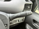 オートライト機能付きです♪またハイビームアシストで、先行車または対向車や周囲の明るさなどに応じ、自動的にハイビーム(上向き)とロービーム(下向き)を切り替えます♪