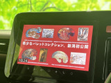 停車時にテレビ視聴が可能なTV画面を搭載。お子様連れのご家族にもおすすめです。移動時間のエンターテイメントに役立ちます。