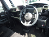 ★フロントシート★ 自然な姿勢のままでいられるシートが、運転しやすさと疲れにくさを感じさせてくれるはずです♪