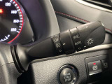 車外の明るさによって自動で点灯・消灯するオートライトも搭載