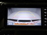 バックモニター装着車は後退時の強い味方です♪車庫入れや縦列駐車の際、後退操作の参考になるガイドラインをナビ画面に表示します。