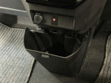 【アクセサリーソケット】車内で利用する電気製品の電源として広く利用できます