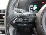 ステアリングスイッチ付き。前方から目を離すことなく操作することが可能です。