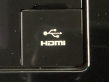 HDMIポート、USBポートが装備されております。HDMIポートを他の機器と繋げることによって、モニターへ映像を流すことができます。