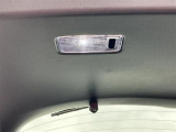 リアゲート内側にも証明がございます。夜間の荷下ろし等に役立ちます。