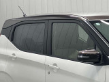 プラスチックバイザーがない分デザインもすっきり★洗車の時の窓拭きもラクラクです!
