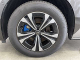 純正アルミ付き。タイヤサイズは235/60R18、現在は夏タイヤ装着で残り溝は約8ミリです