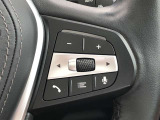 マルチファンクション・ボタン ステアリングホイール上に装備され、電話やオーディオシステムなどを快適かつ安全に操作することができます。