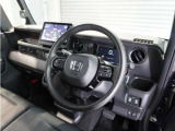 ◆視界広々で非常に運転しやすくロングドライブでも疲れを感じさせないすっきりとまとまったインパネ周りです。