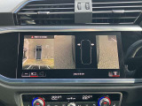 サラウンドビューカメラ装備 車両の4つのカメラから得た映像を合成し、上空から眺めているような映像をモニターに映し出します。車両周辺の歩行者や障害物などの発見に役立ちます。
