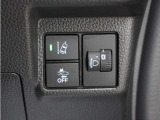 ホンダセンシングが装備されています。アダプティブレーダークルーズやレーンキープアシスト、車線逸脱防止機能なども備えていて、ロングドライブも快適で安全にお楽しみいただけます。