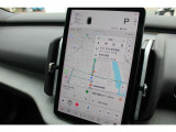 グーグルと共同開発のオペレーションシステムにより、スマホによる遠隔操作やグーグルアカウントの連携が可能